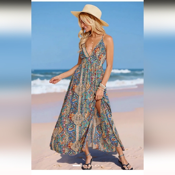 Cupshe Dresses & Skirts - Cupshe Multicolor Paisley V‑Neck Maxi Dress